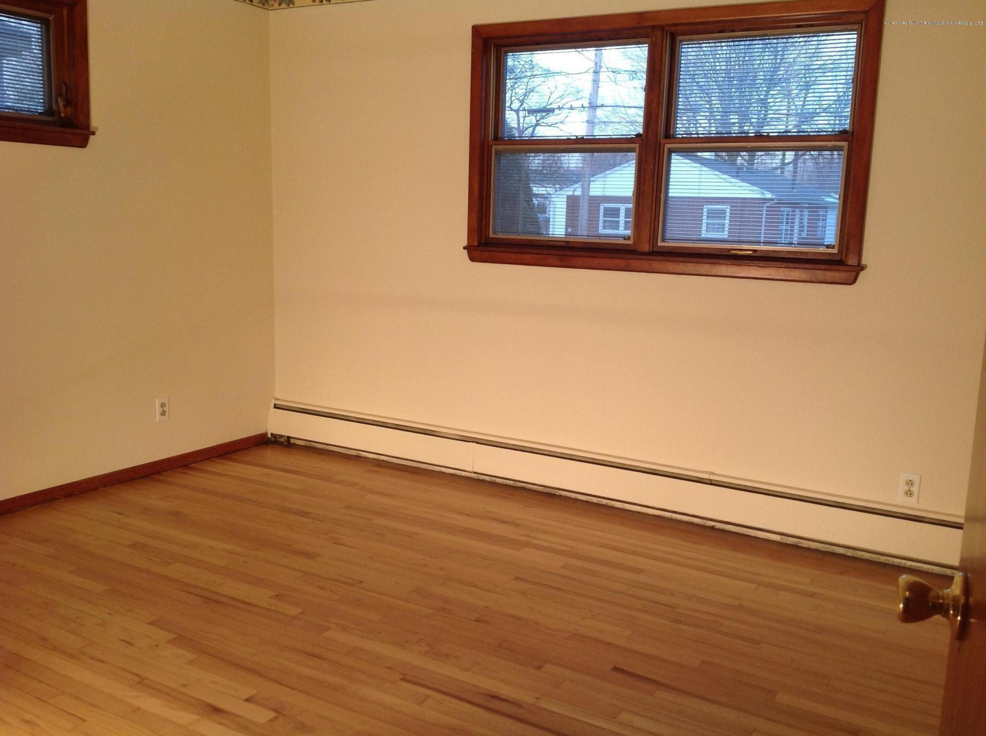 356 Beach Road Staten Island, NY 10312 - Photo 3 of 10 photo_1