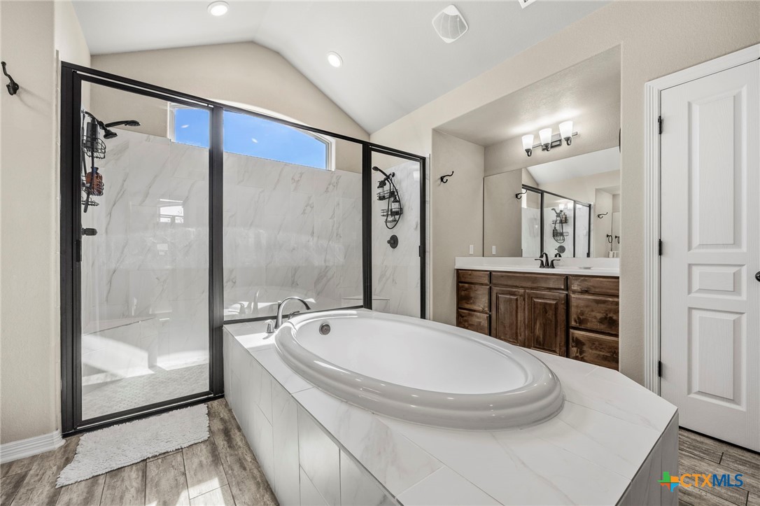 166 Mountain Rose Road Belton, TX 76513 - Photo 21 of 37 a bathroom with a tub a sink and mirror