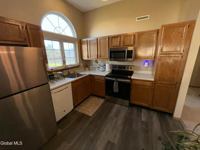 $199,900 | 622 Apex Lane, Troy, NY 12182