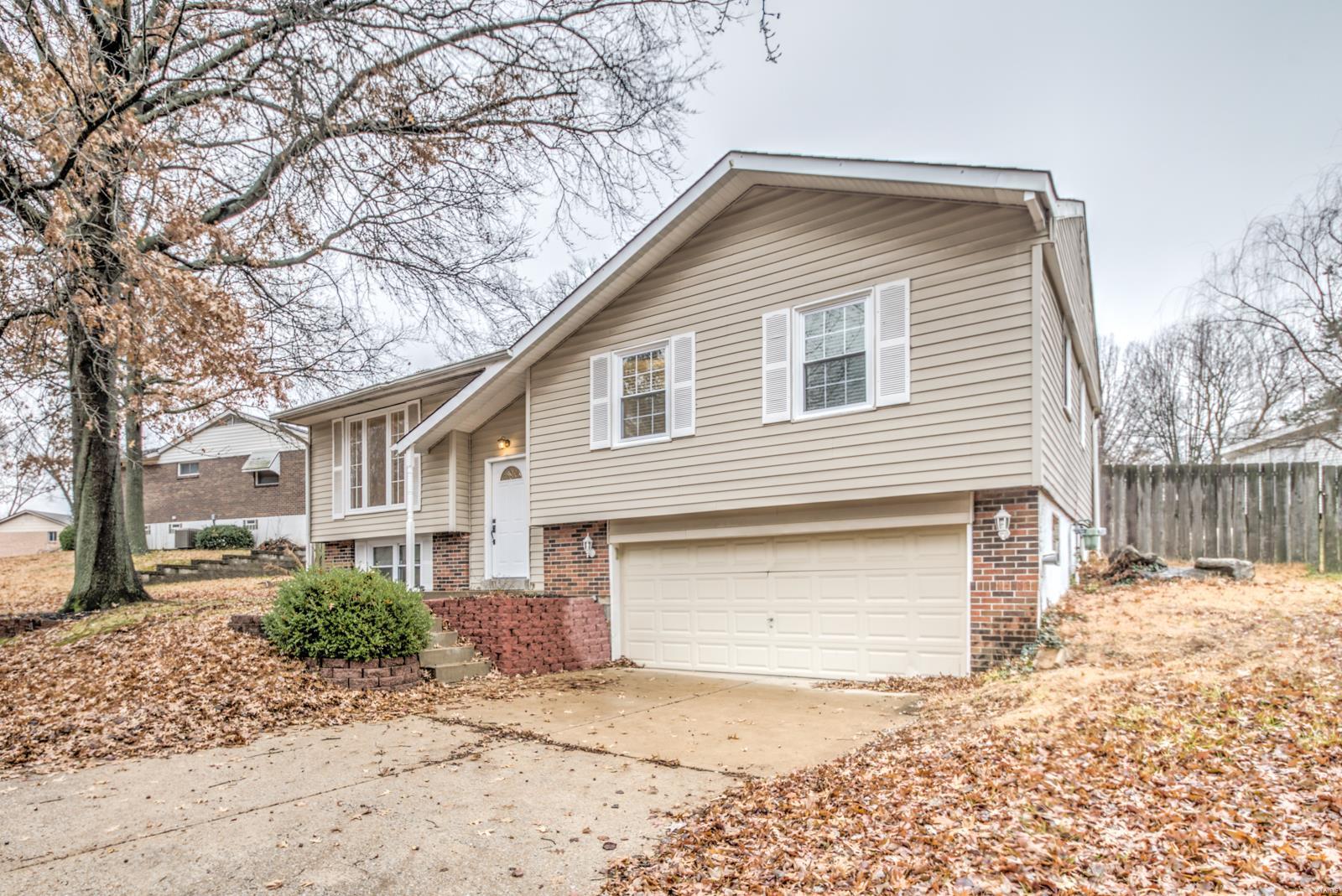 5816 Rabbit Run Drive St. Louis, MO 63129 - Photo 1 of 25 Gallery Image 1