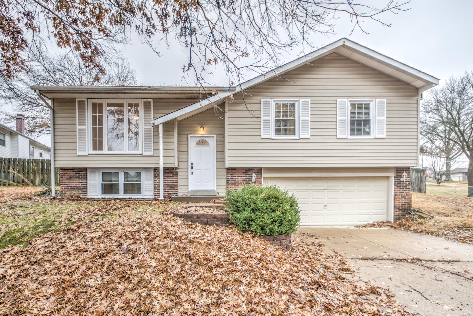 5816 Rabbit Run Drive St. Louis, MO 63129 - Photo 2 of 25 Gallery Image 2
