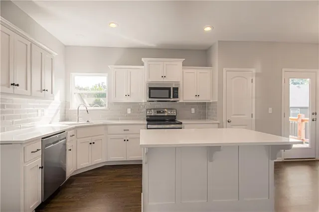 $439,900 | 6110 Northeast 118th Street, Kansas City, MO 64156