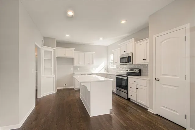 $439,900 | 6110 Northeast 118th Street, Kansas City, MO 64156