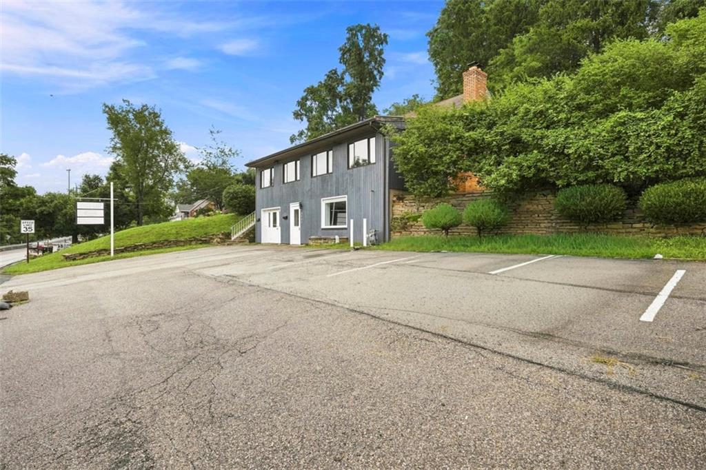 5761 Library Road Bethel Park, PA 15102 - Photo 2 of 27 Gallery Image 2