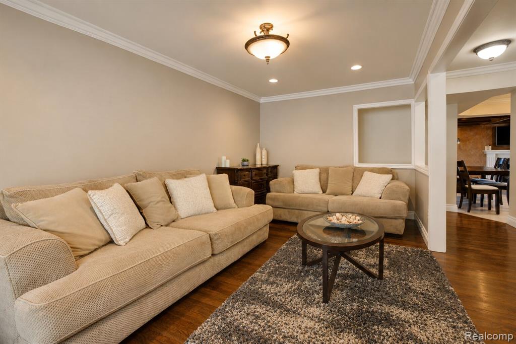 2730 Rhodes Drive Troy, MI 48083 - Photo 4 of 33 Gallery Image 4