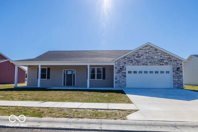 $400,000 | 106 Pin Oak Road, Spencer, IN 47460