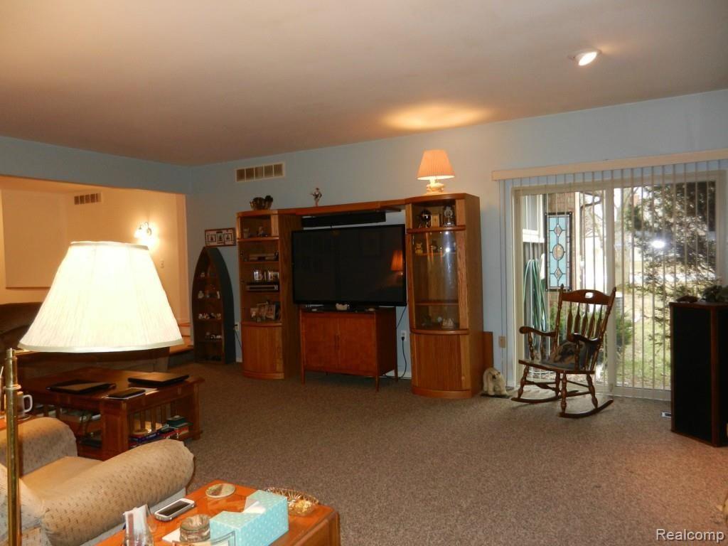 2452 Eaton Gate Road Lake Orion, MI 48360 - Photo 10 of 20 Living room from sun room.jpg