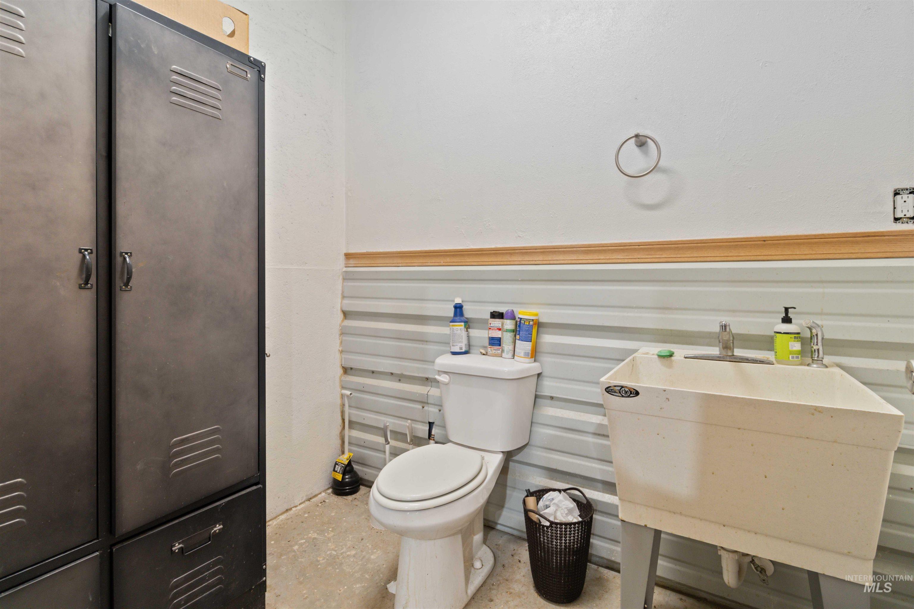 27260 Hop Road Caldwell, ID 83607 - Photo 14 of 21 Bathroom with a sink and toilet