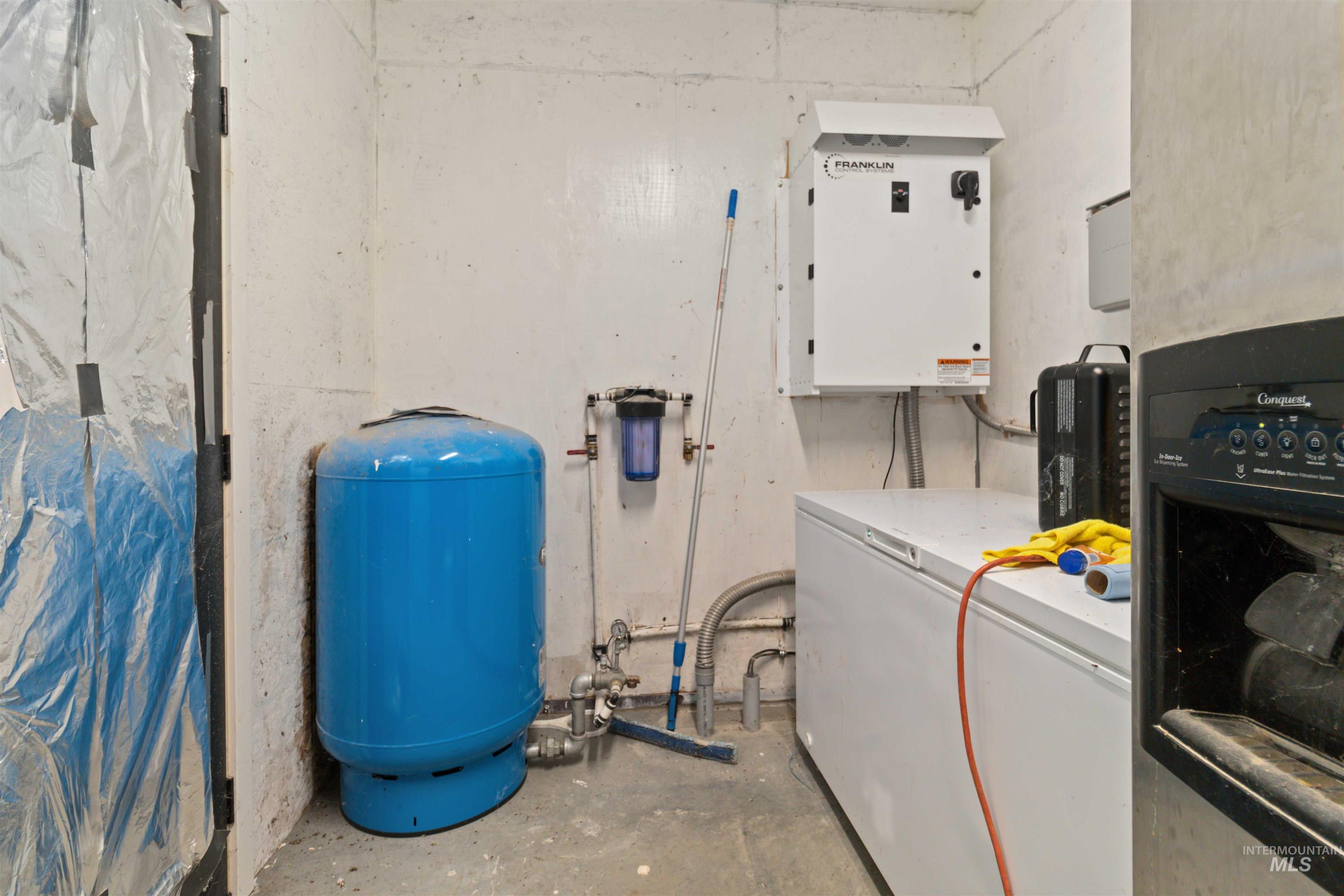 27260 Hop Road Caldwell, ID 83607 - Photo 15 of 21 Utility room with washer / clothes dryer
