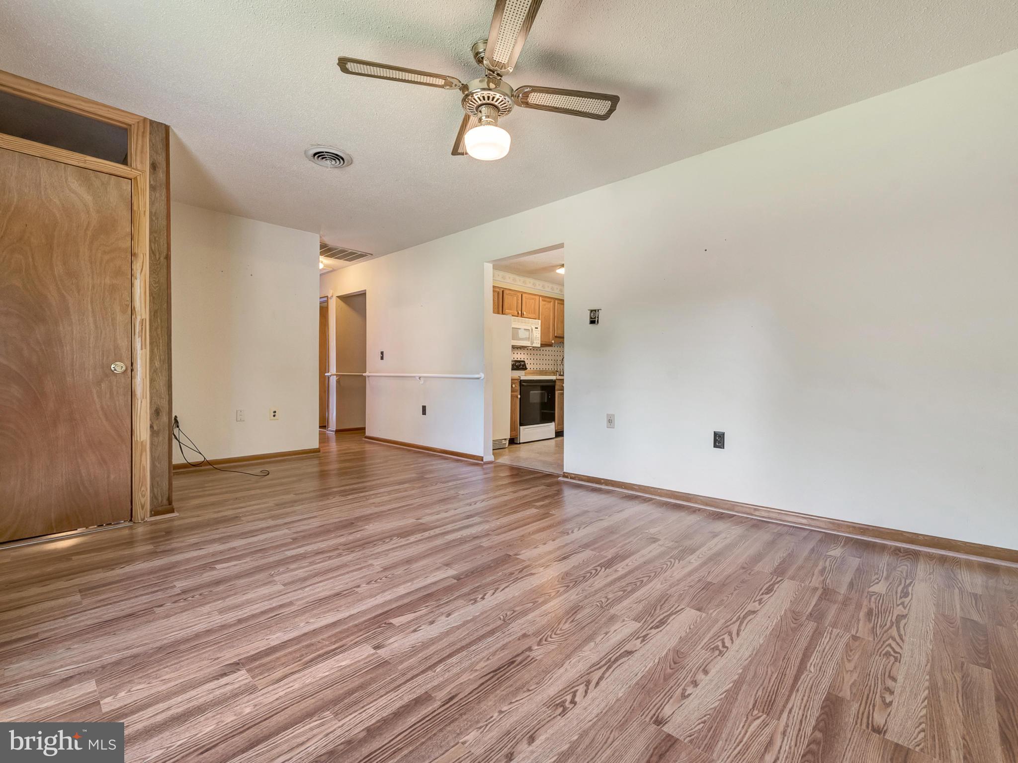 2633 Lander Road Jefferson, MD 21755 - Photo 8 of 29 Living Room