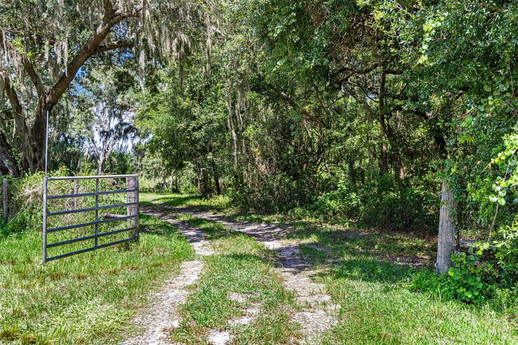14765 Highway 41 Spring Hill, FL 34610 - Photo 44 of 61 a view of a wooden fence