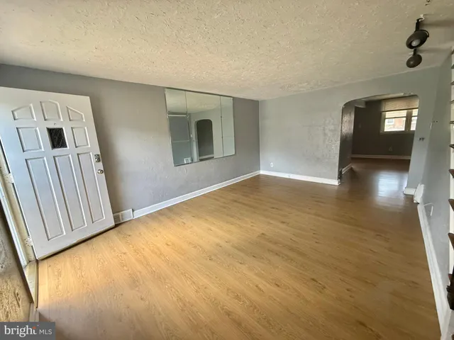 $1,870 | 612 Magnolia Avenue, Glenolden, PA 19036