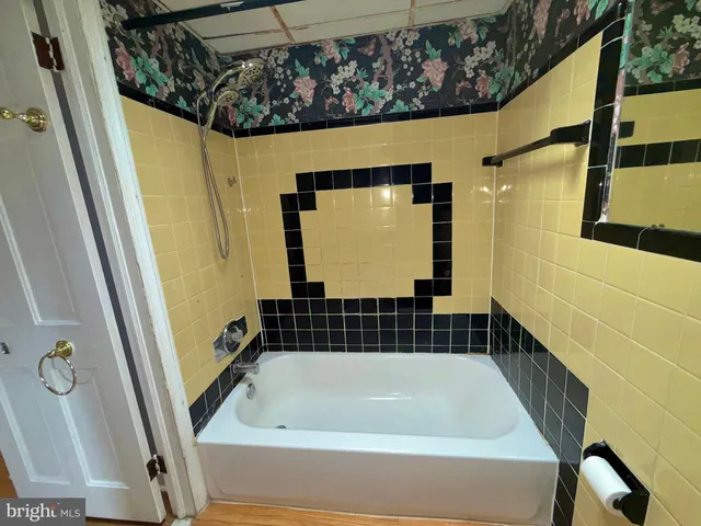 $1,870 | 612 Magnolia Avenue, Glenolden, PA 19036