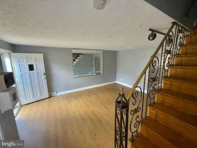 $1,870 | 612 Magnolia Avenue, Glenolden, PA 19036