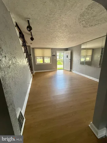 $1,870 | 612 Magnolia Avenue, Glenolden, PA 19036