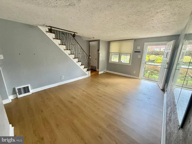 $1,870 | 612 Magnolia Avenue, Glenolden, PA 19036