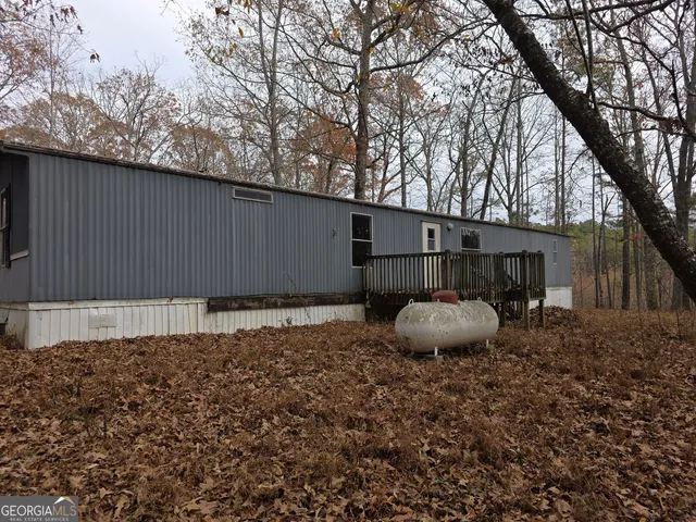 a view of a barn in the middle of a yard