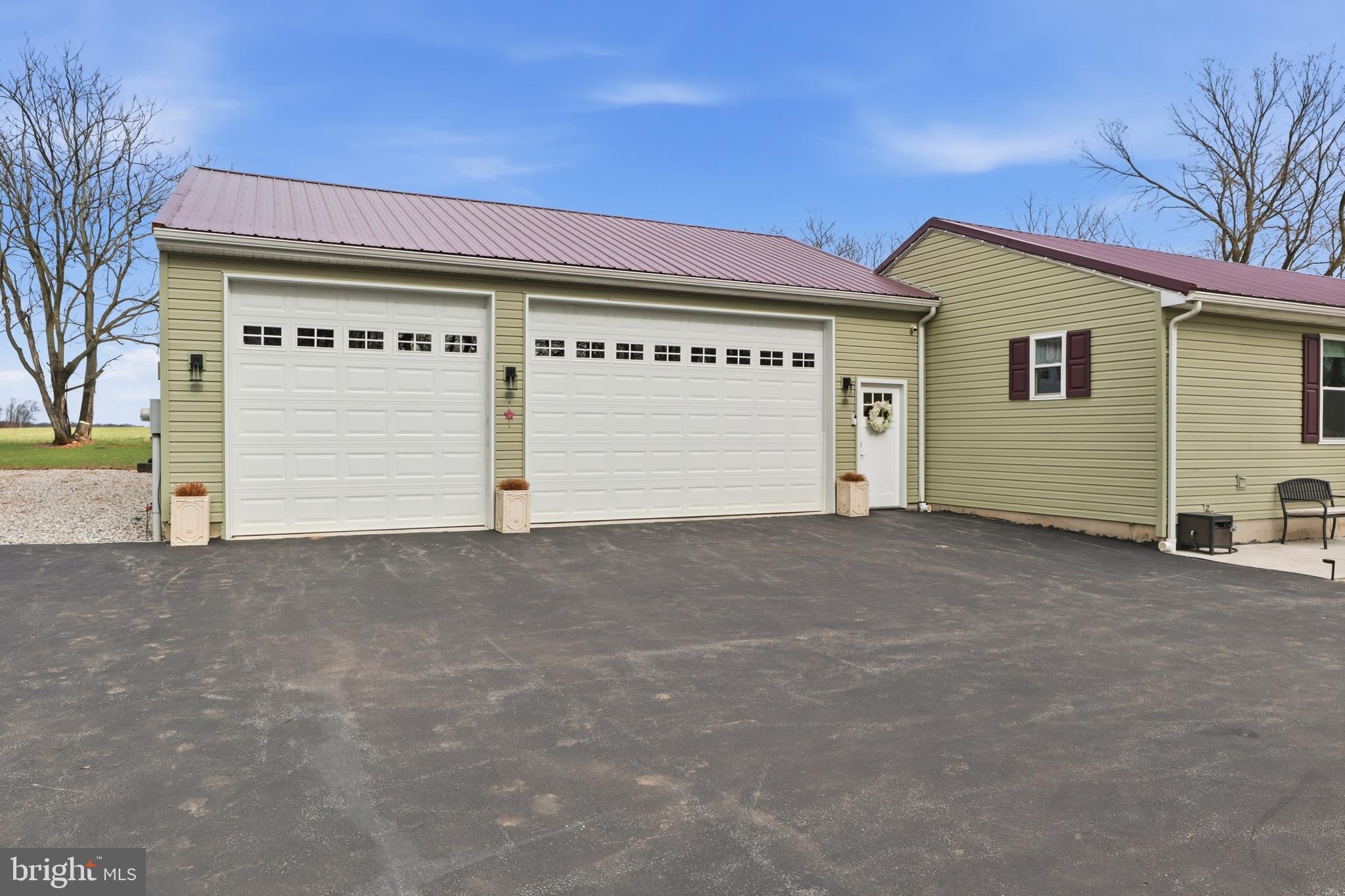 1025 White Oak Road Windsor, PA 17366 - Photo 3 of 70 a front view of a house