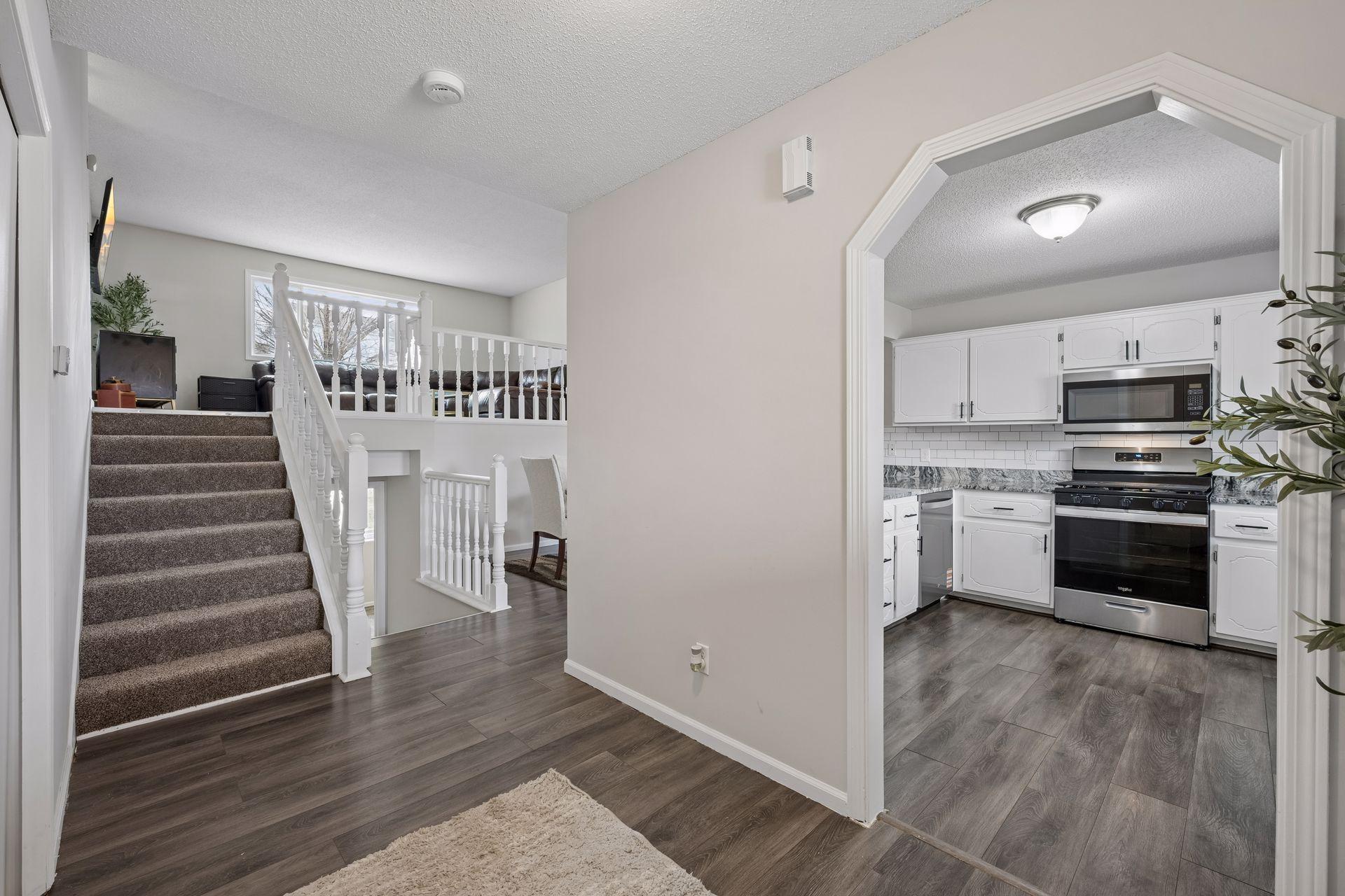 313 Heights Road Northwest St. Michael, MN 55376 - Photo 4 of 31