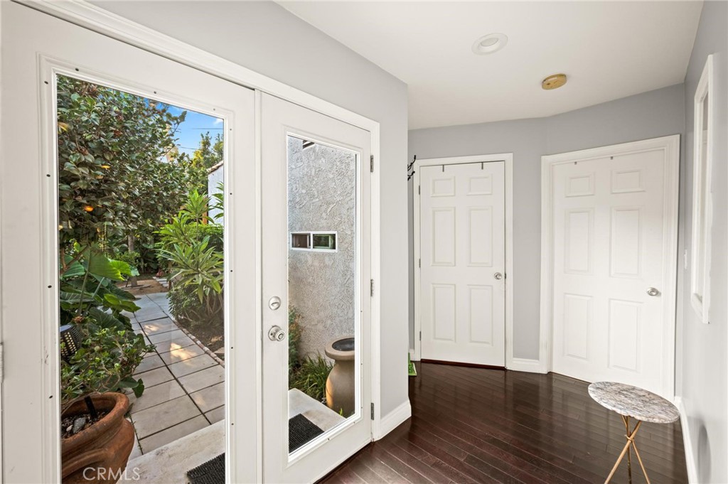 3441 Virginia Road Los Angeles, CA 90016 - Photo 14 of 40 a view of livingroom with furniture and wooden floor