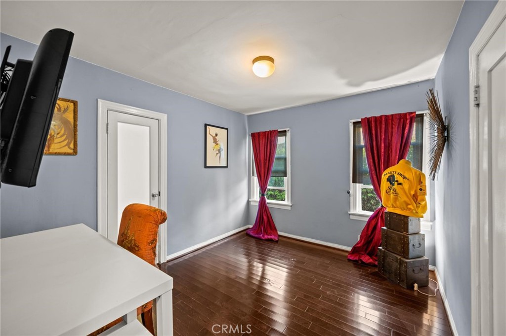 3441 Virginia Road Los Angeles, CA 90016 - Photo 21 of 40 a view of livingroom with furniture and wooden floor