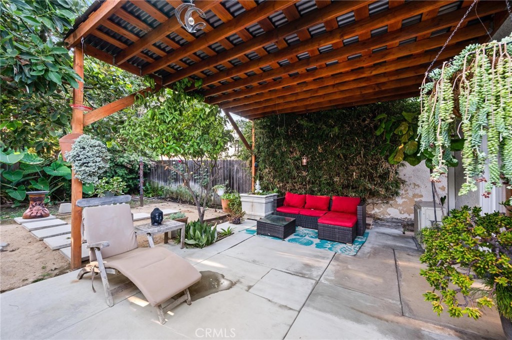 3441 Virginia Road Los Angeles, CA 90016 - Photo 26 of 40 a view of backyard with barbeque grill and a table and chairs