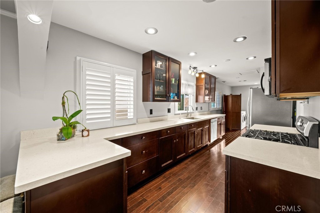 3441 Virginia Road Los Angeles, CA 90016 - Photo 8 of 40 a kitchen with a sink stove and refrigerator