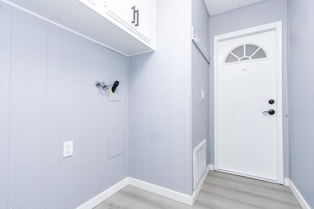 520 Allen Way Turlock, CA 95380 - Photo 18 of 39 a view of hallway with closet