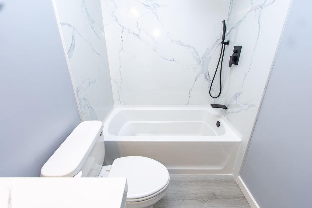 520 Allen Way Turlock, CA 95380 - Photo 28 of 39 a bathroom with a toilet and a bath tub