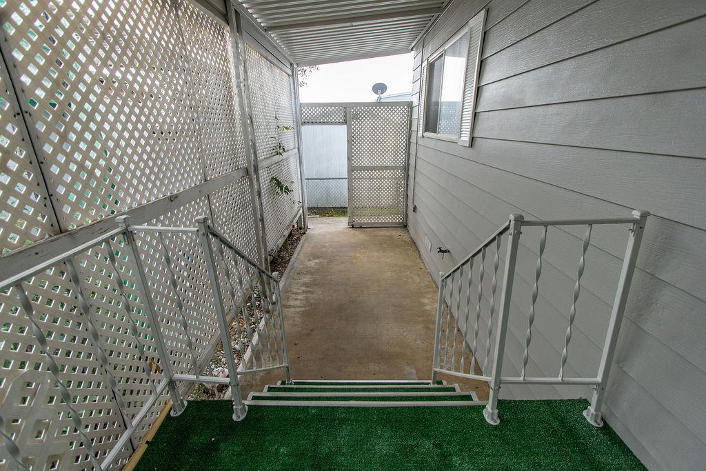 520 Allen Way Turlock, CA 95380 - Photo 31 of 39 a view of entryway