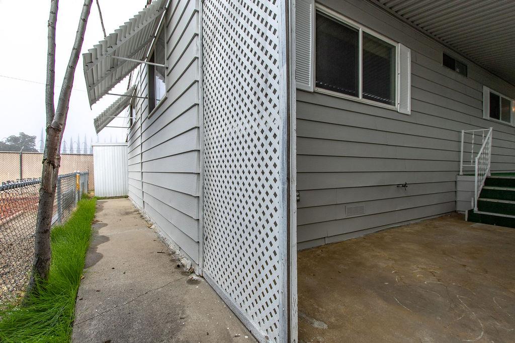 520 Allen Way Turlock, CA 95380 - Photo 33 of 39 a view of a garage