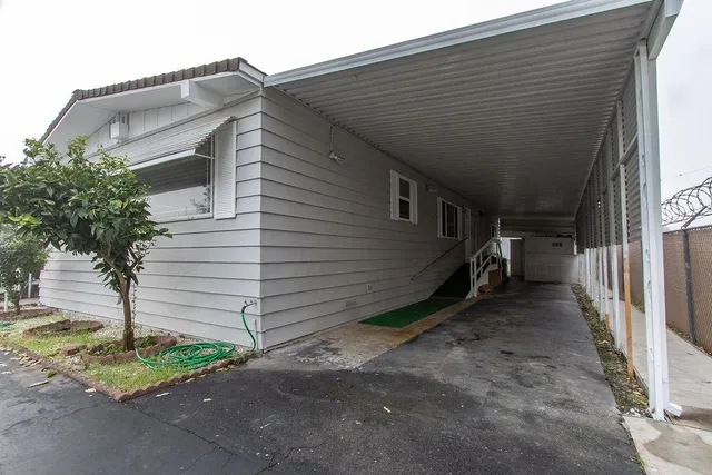 a view of a house with backyard and trees