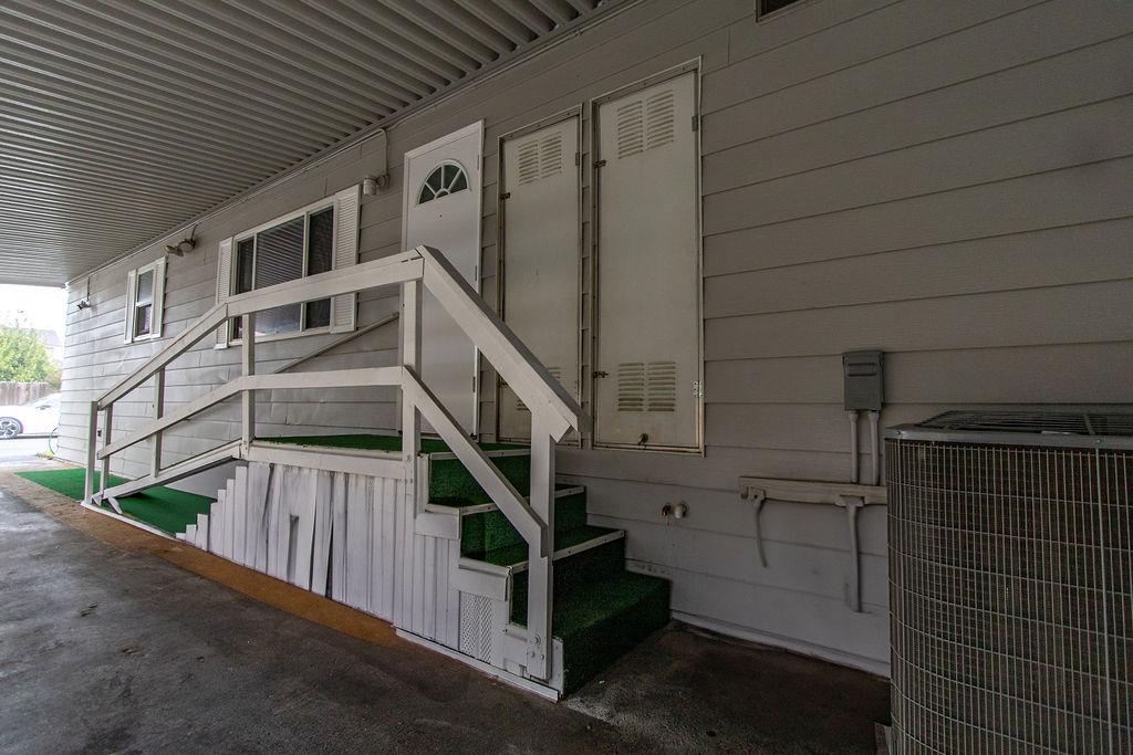 520 Allen Way Turlock, CA 95380 - Photo 37 of 39 a view of entryway