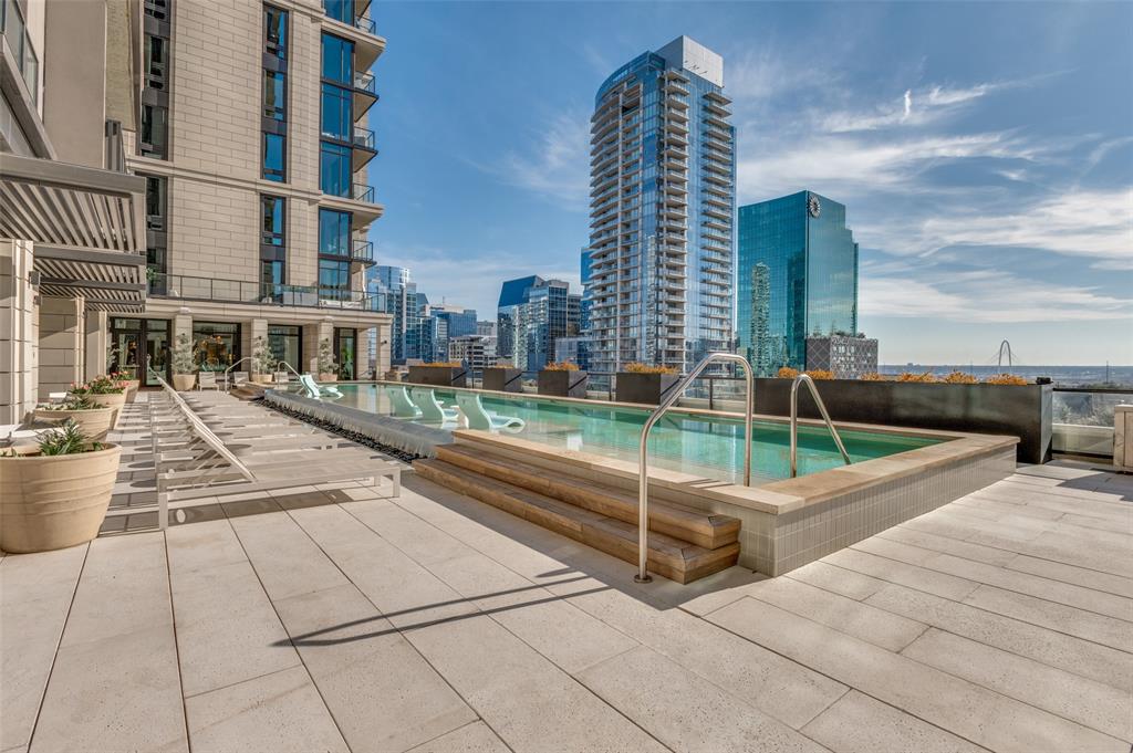 3003 Maple Avenue, Unit 2220 Dallas, TX 75201 - Photo 22 of 40 a view of a terrace with chairs