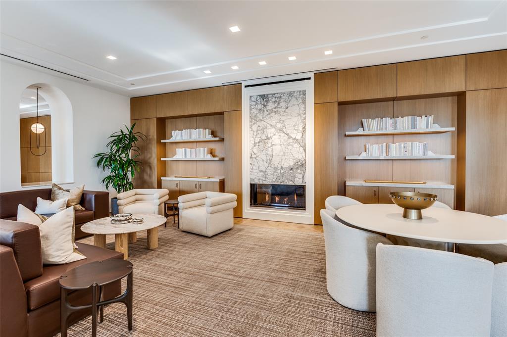 3003 Maple Avenue, Unit 2220 Dallas, TX 75201 - Photo 27 of 40 a living room with furniture and a potted plant