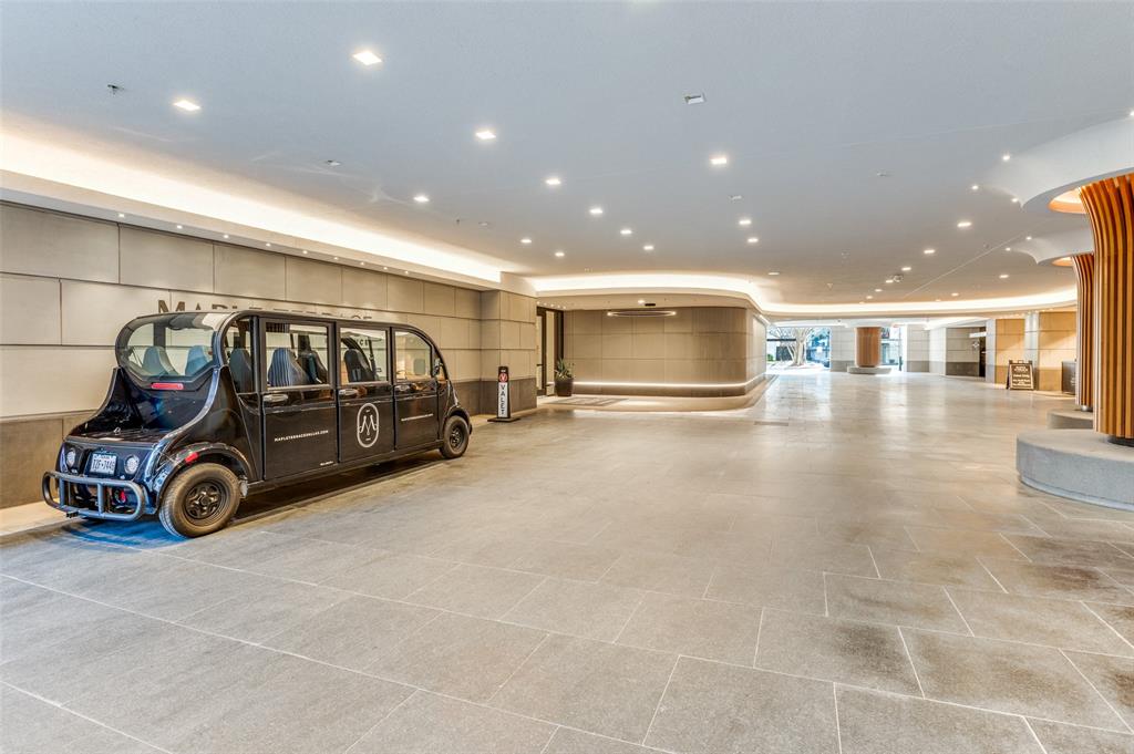 3003 Maple Avenue, Unit 2220 Dallas, TX 75201 - Photo 39 of 40 a car parked in garage