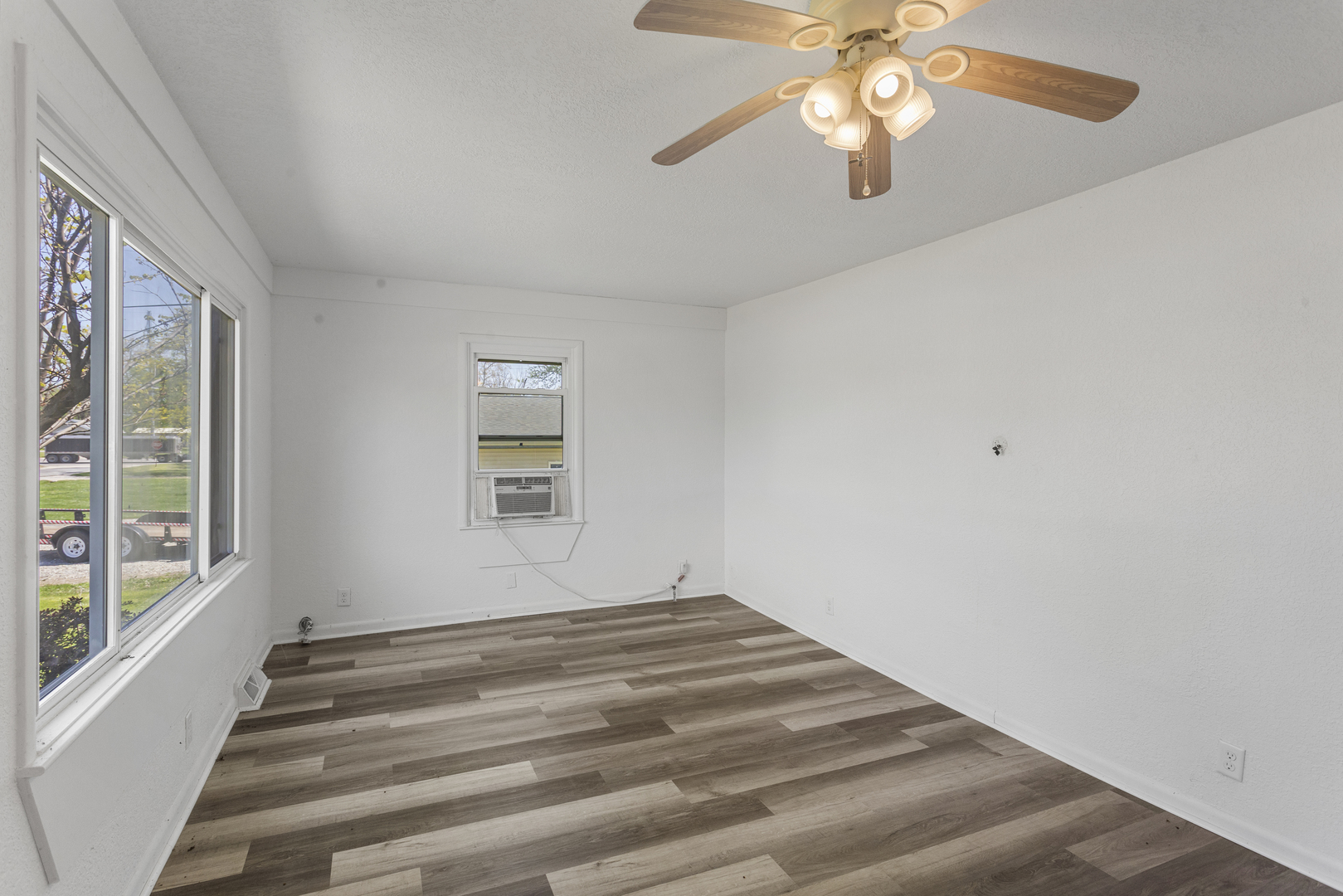 4931 East Glenwood Drive Decatur, IL 62521 - Photo 15 of 27