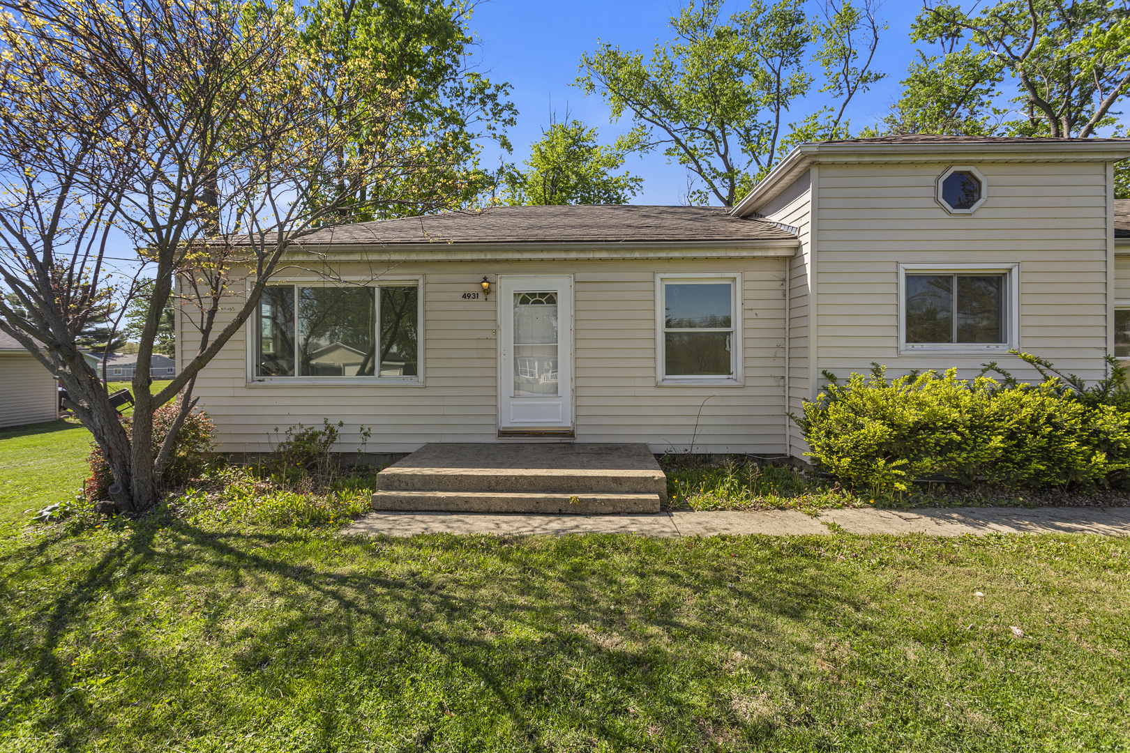 4931 East Glenwood Drive Decatur, IL 62521 - Photo 4 of 27