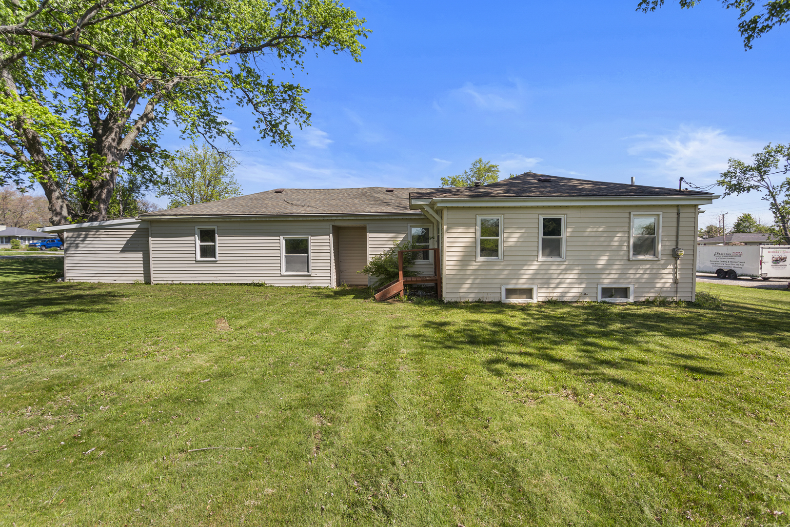 4931 East Glenwood Drive Decatur, IL 62521 - Photo 5 of 27