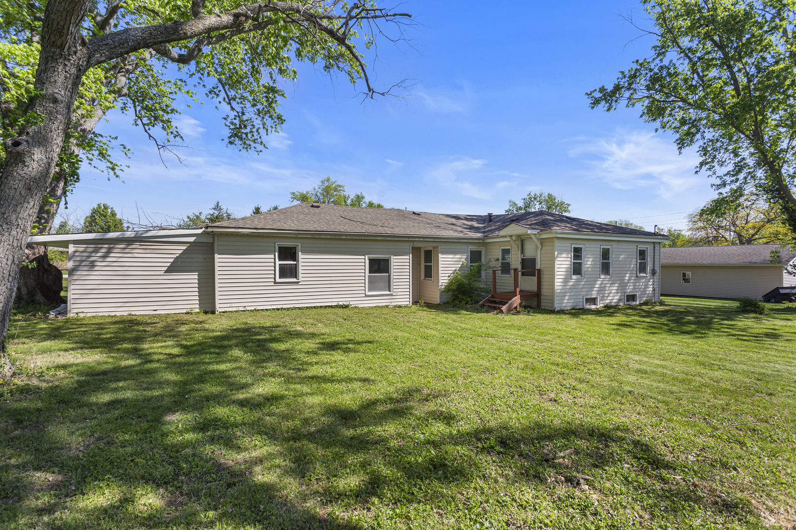 4931 East Glenwood Drive Decatur, IL 62521 - Photo 7 of 27