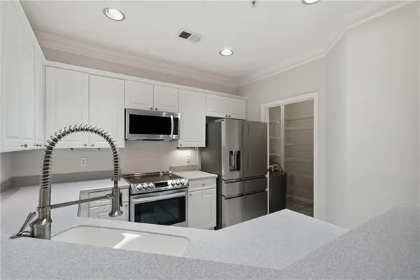 $2,000 | 2400 Cumberland Parkway Southeast, Unit 614, Atlanta, GA 30339