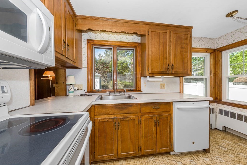 28 Maple Road Melrose, MA 02176 - Photo 12 of 26 Gallery Image 12