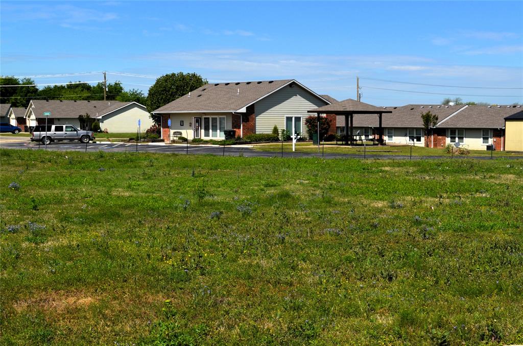 a view of house with garden