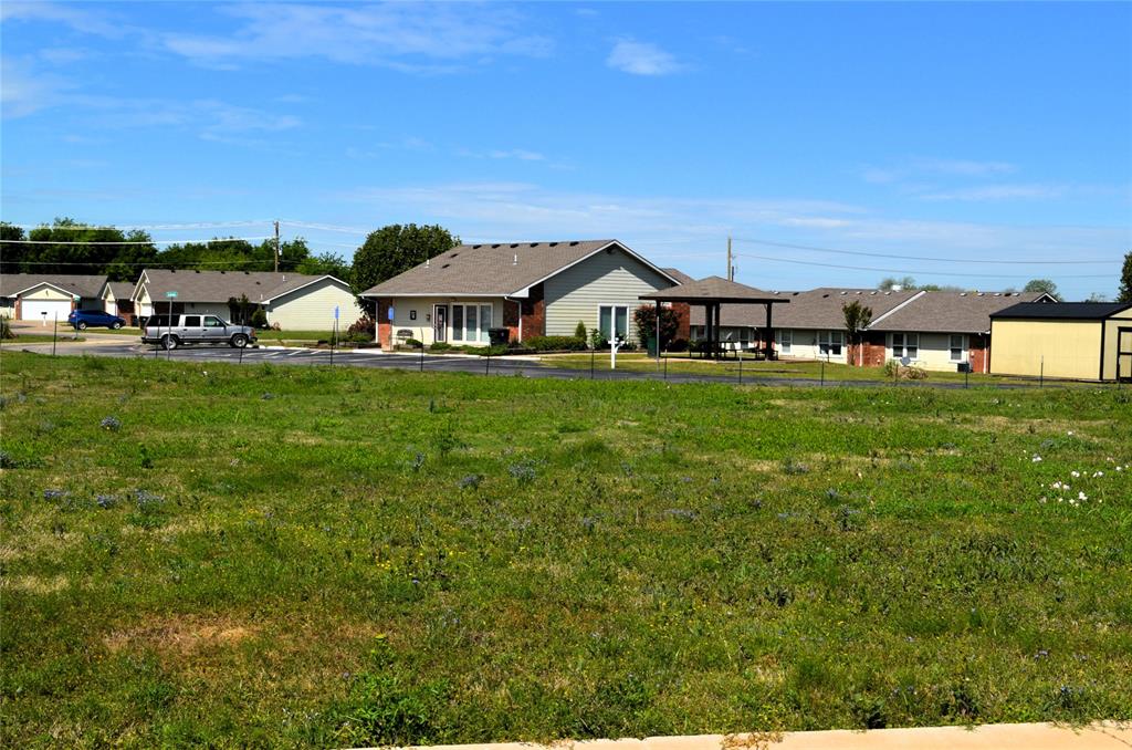 324 Preston Road Mabank, TX 75147 - Photo 2 of 5 a front view of a house with garden
