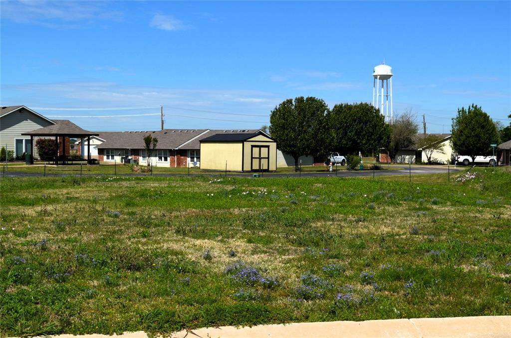 324 Preston Road Mabank, TX 75147 - Photo 3 of 5 a house view with a garden space