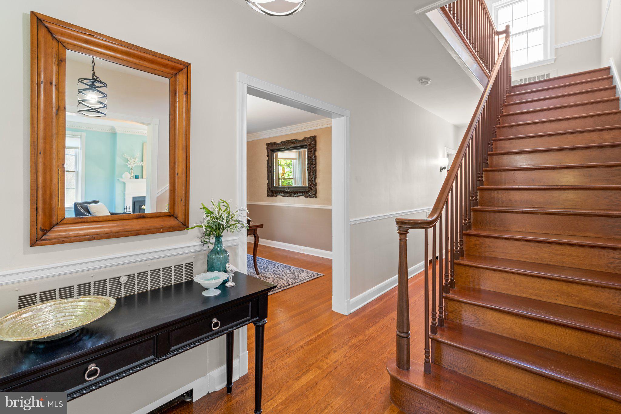 33 Overbrook Road Catonsville, MD 21228 - Photo 4 of 55 Light-filled entry
