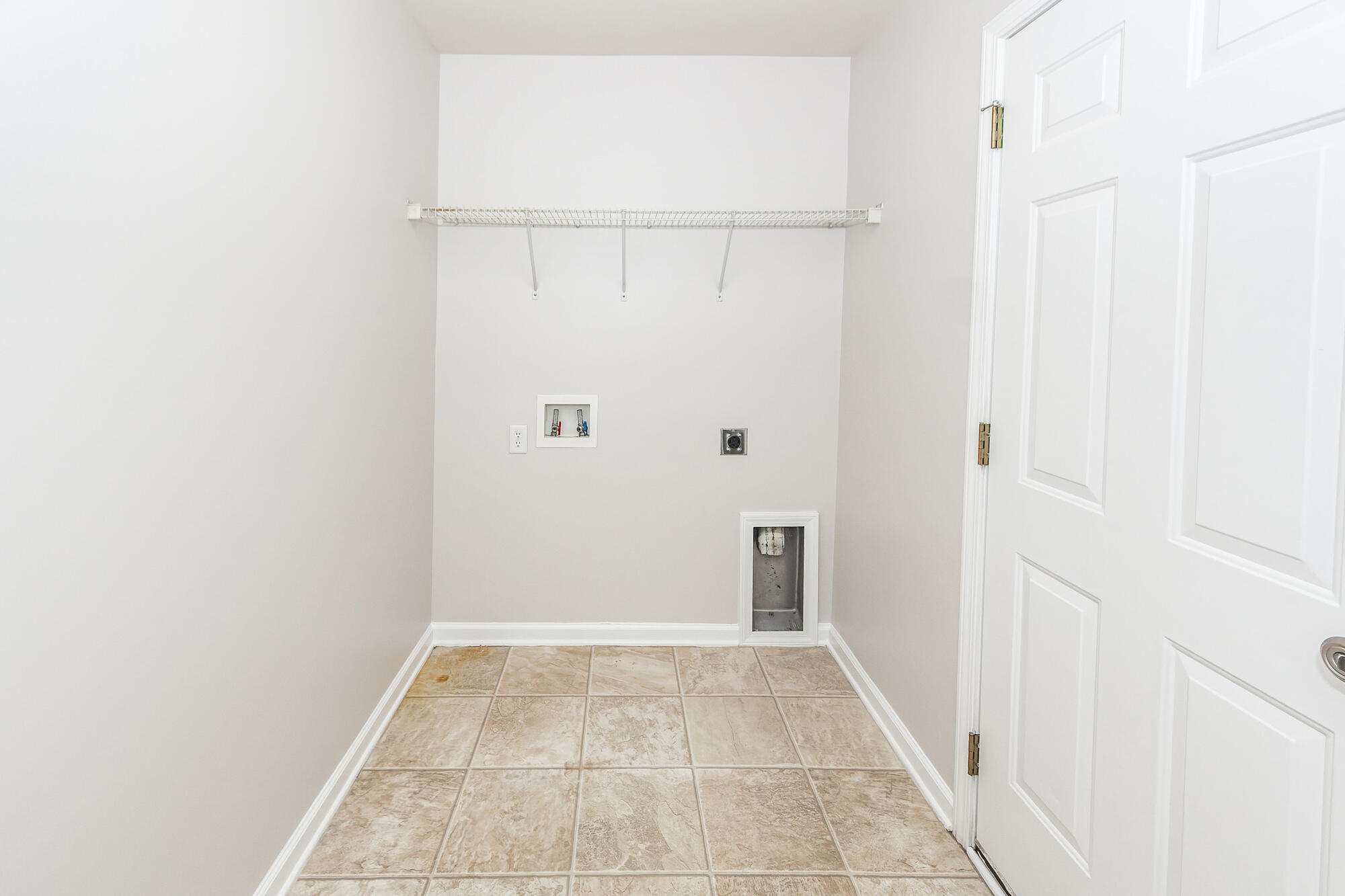 140 Decatur Drive Summerville, SC 29486 - Photo 23 of 58 Laundry/mud room
