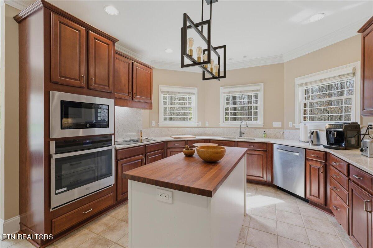 213 Andorra Lane Clinton, TN 37716 - Photo 24 of 60 12-Kitchen