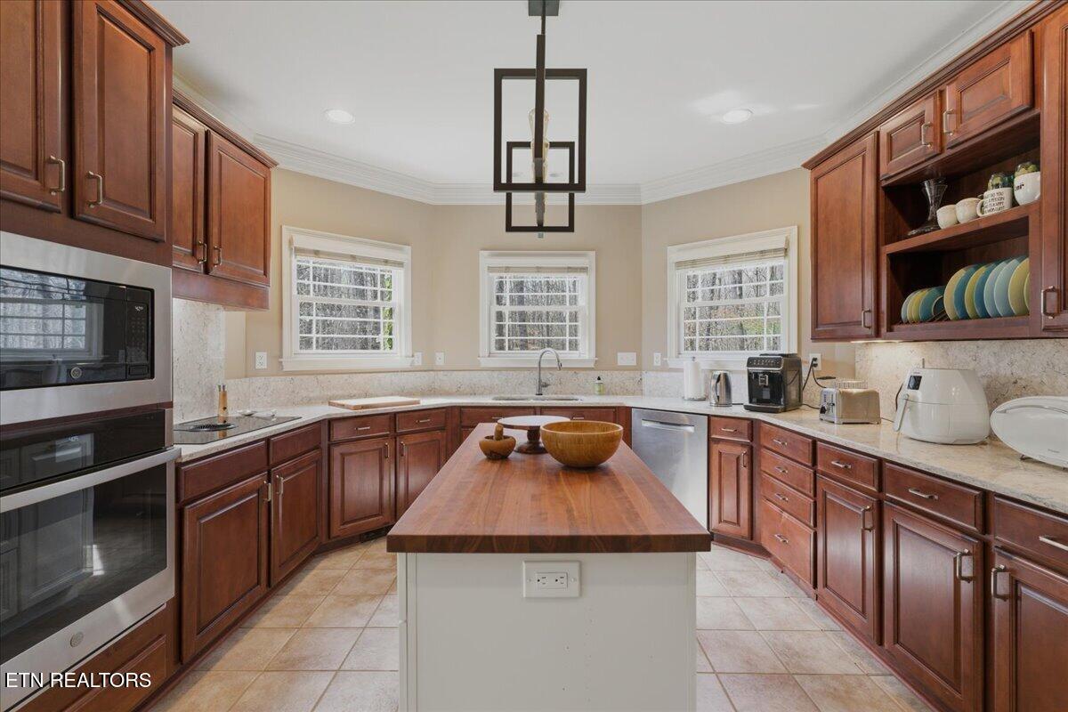 213 Andorra Lane Clinton, TN 37716 - Photo 27 of 60 15-Kitchen