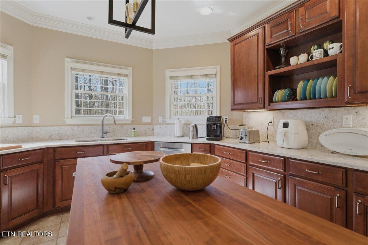 213 Andorra Lane Clinton, TN 37716 - Photo 28 of 60 16-Kitchen